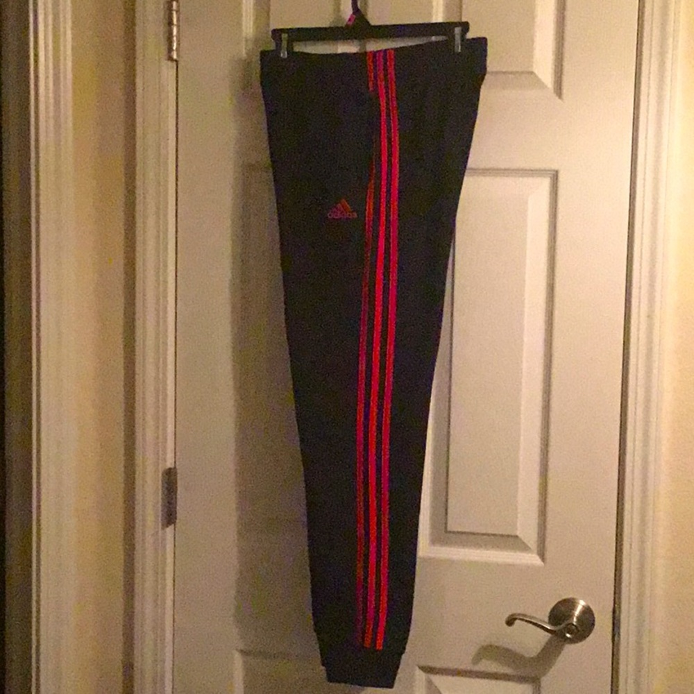 Adidas” Joggers ((m) 🌹